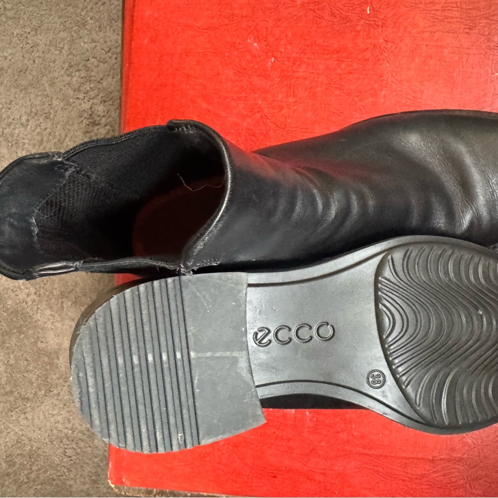 Ecco Black Ankle Boots with Smooth Leather Finish